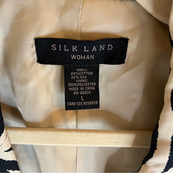 Silk land animal print blazer/jacket. Size large. Silk/cotton blend - Picture 3 of 12